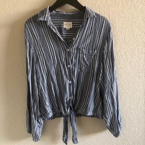 3/$15 🦉AE Striped Shirt